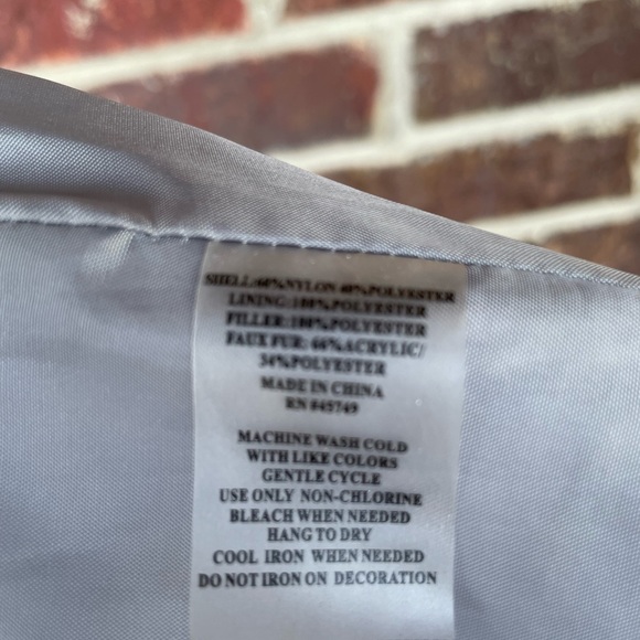 Women’s Gray Mountain Lake Quilted Zip Vest With Faux Fur Collar Size Medium - Picture 12 of 15